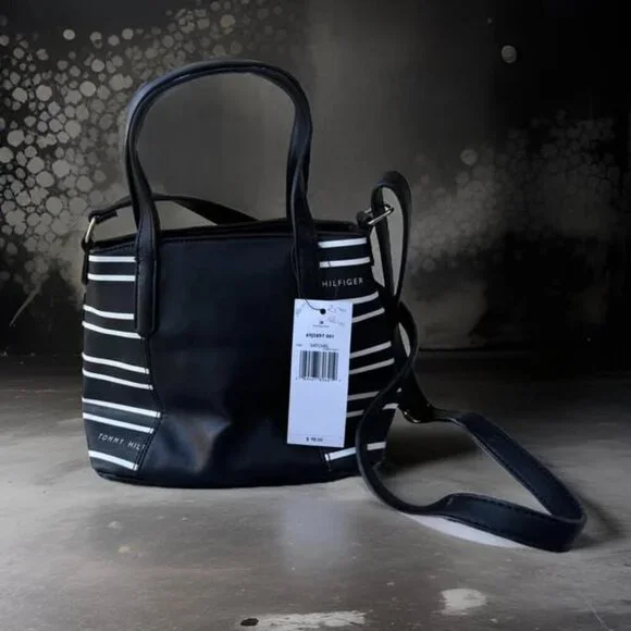 T HILLFIGER PURSE - Picture 2 of 6